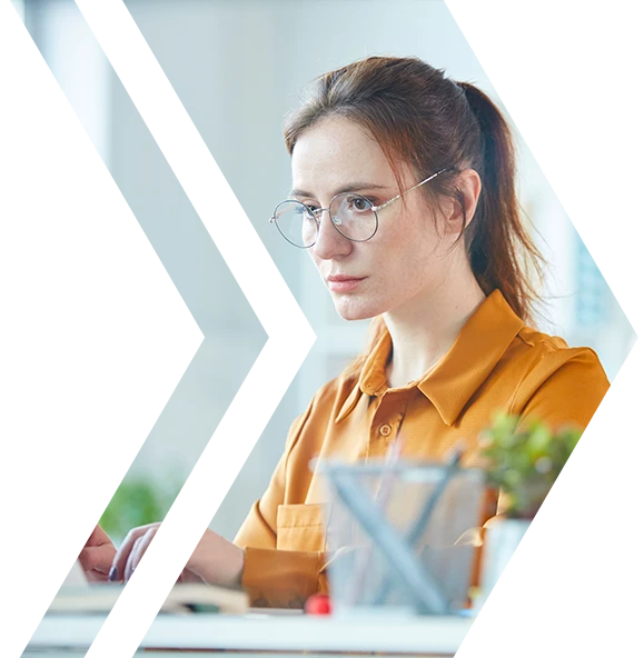 cta-banner-d365-sales-workshop-cropped Professional working on a laptop, promoting a Dynamics 365 Sales workshop to maximize lead generation, customer retention, and team productivity.